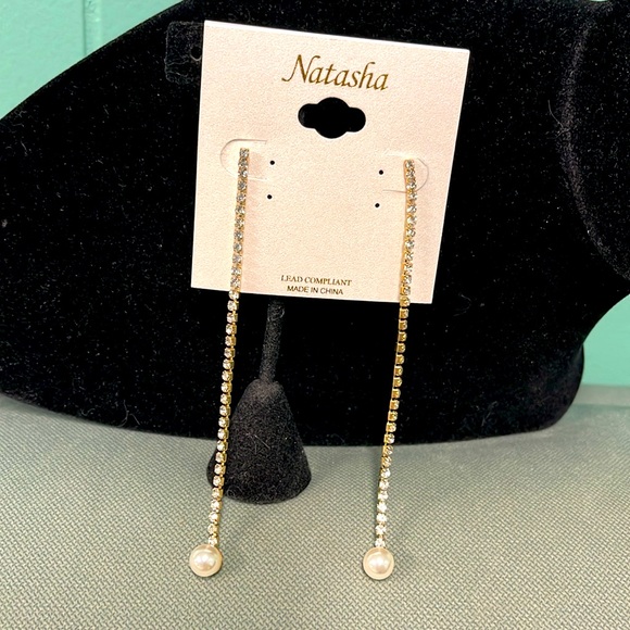 BNWT NATASHA 4” LONG THIN ROW OF CRYSTALS WITH A FAUX 6MM PEARL BOTTOM EARRINGS - Picture 3 of 6